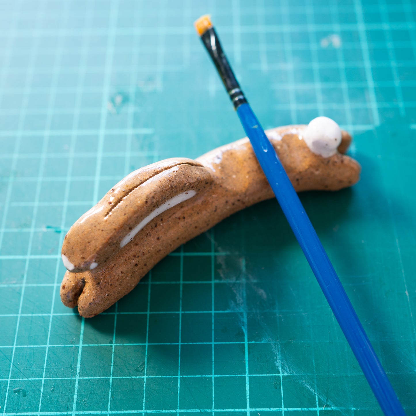 Bunny Brush Minder / Speckled Natural Clay 2