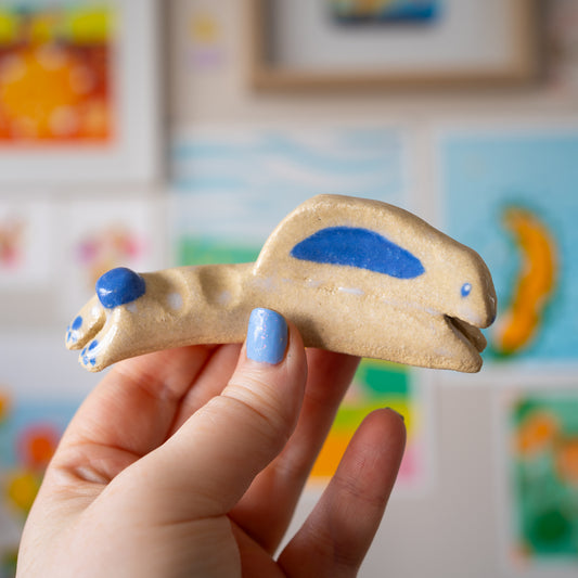 Bunny Brush Minder / Natural Off-White Clay