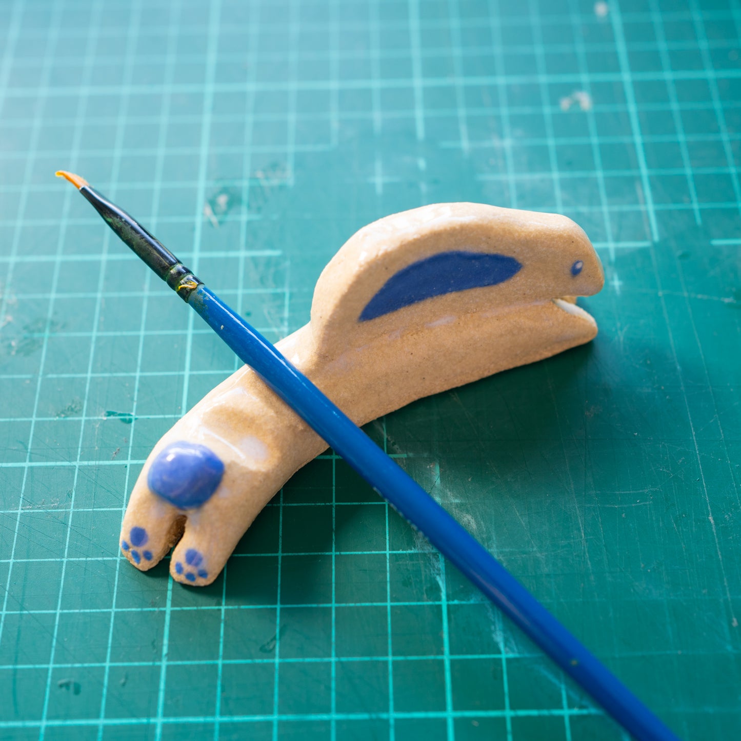 Bunny Brush Minder / Natural Off-White Clay